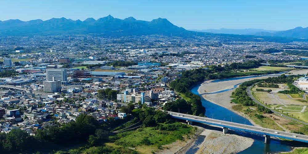 the mountainside city of Maebashi