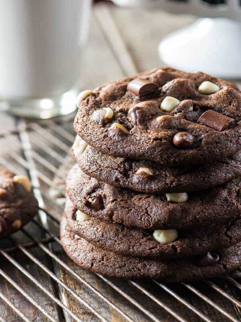 dark brown cookie