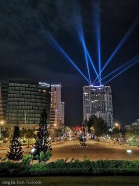 strong beam of light pointing to the sky